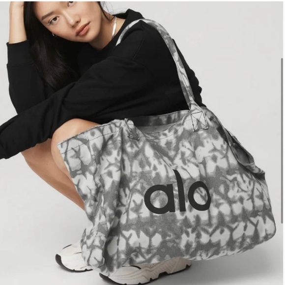 ALO Tote - Picture 1 of 4